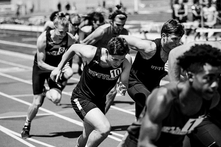 Men in sprint race